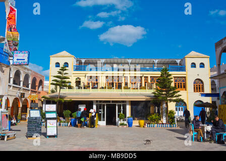 Platz mit Restaurants, Chrib Atay, Medina Essaouira, Marokko, Nordafrika Stockfoto