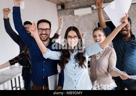 Portrait des erfolgreichen Business Team im Büro posing Stockfoto