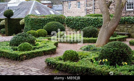 Blick auf Dunbars Garten aus Dunbars in der Nähe von Royal Mile (Hohe Straße) in der Altstadt von Edinburgh, Schottland, Vereinigtes Königreich Stockfoto