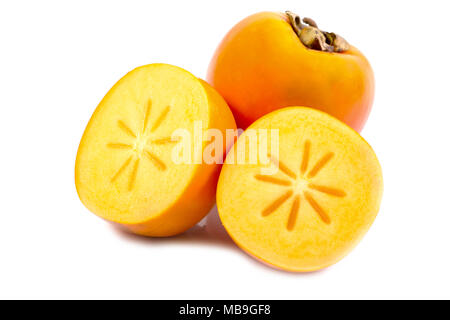 Frische reife Kaki Frucht auf weißem Hintergrund, geschnitten Kaki Obst auf weißen Hintergrund. Stockfoto