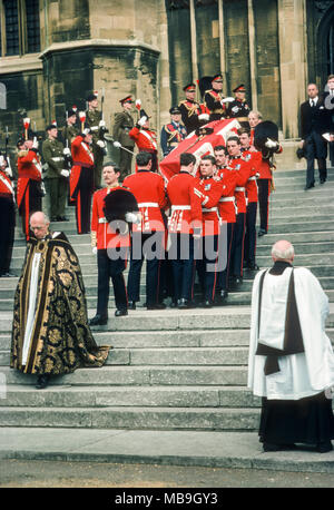 Die Beerdigung von Feldmarschall Montgomery 1 Vicount Montgomery von Alamein an die St Georges Kapelle in Windsor 1. April 1976 Stockfoto