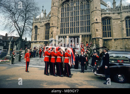 Die Beerdigung von Feldmarschall Montgomery 1 Vicount Montgomery von Alamein an die St Georges Kapelle in Windsor 1. April 1976 Stockfoto