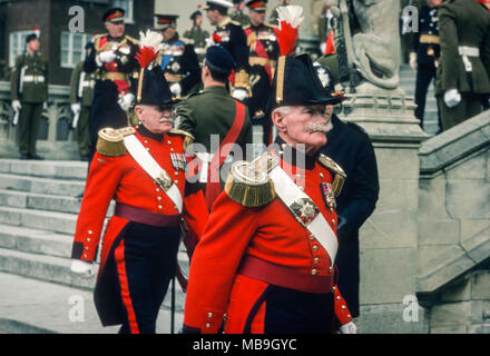 Leitende Beamte bei der Beerdigung von Feldmarschall Montgomery 1 Vicount Montgomery von Alamein an die St Georges Kapelle in Windsor 1. April 1976 Stockfoto