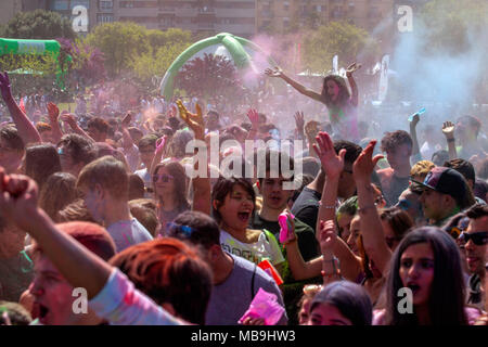 Die Menschen feiern das Frühlingsfest (Farbe Partei) in Palermo, Italien. Stockfoto