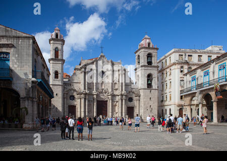 Havanna, Kuba - Januar, 22,2017: Cathedral Square ist einer der fünf größten Plätze in der Altstadt von Havanna und der Standort der Kathedrale von Havanna. Stockfoto