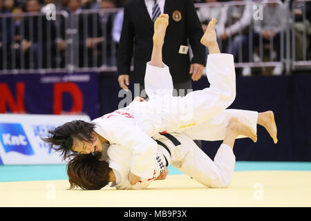 Fukuoka, Japan. 8 Apr, 2018. (Top-Bottom) Yamazaki Tamami, Hiromi Endo Judo: All Japan ausgewählte Judo's Meisterschaften Frauen -48 kg Finale in Fukuoka, Japan. Credit: yohei Osada/LBA SPORT/Alamy leben Nachrichten Stockfoto