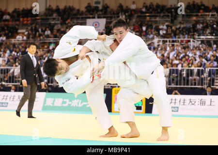 Fukuoka, Japan. 8 Apr, 2018. (L - R) Kenta Nagasawa, Matthew Baker Judo: All Japan ausgewählte Judo Meisterschaften Männer -90 kg Finale in Fukuoka, Japan. Credit: yohei Osada/LBA SPORT/Alamy leben Nachrichten Stockfoto