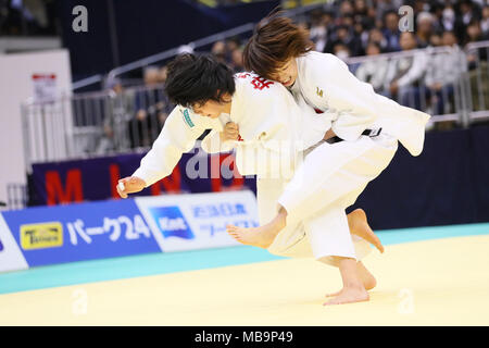 Fukuoka, Japan. 8 Apr, 2018. (L - R) Haruka Funakubo, Momo Tamaoki Judo: All Japan ausgewählte Judo's Meisterschaften Frauen -57kg Finale in Fukuoka, Japan. Credit: yohei Osada/LBA SPORT/Alamy leben Nachrichten Stockfoto