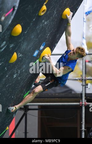 Hiroshima, Japan. Credit: MATSUO. 8 Apr, 2018. Ozun Clement (FRA) Bouldern Bouldern: IFSC Internationale Serie Männer Finale während der fise World Series Hiroshima Hiroshima 2018 Erste Städtische Stadion in Hiroshima, Japan. Credit: MATSUO. K/LBA SPORT/Alamy leben Nachrichten Stockfoto