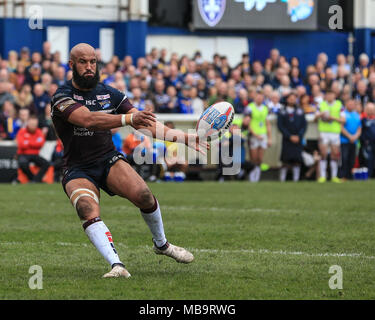 Wakefield, Großbritannien. 08.04.2018, Beaumont rechtliche Stadion, Wakefield, England; Betfred Super League Rugby, Wakefield Trinity v Leeds Rhinos; Jamie Jones-Buchanan von Leeds Rhinos vorbei am Ball Quelle: News Images/Alamy leben Nachrichten Stockfoto