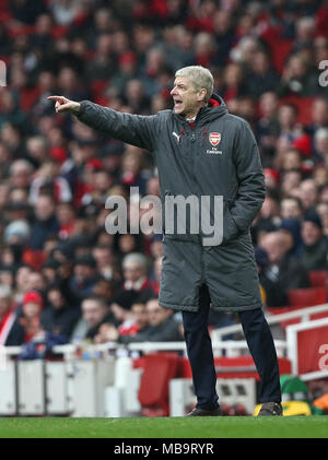 London, Großbritannien. 8 Apr, 2018. Arsenal manager Arsene Wenger während der Premier League Spiel zwischen Arsenal und Southampton im Emirates Stadium am 8. April 2018 in London, England. Redaktionelle Verwendung. (Foto durch Arron Gent/phcimages.com) Credit: PHC Images/Alamy leben Nachrichten Stockfoto