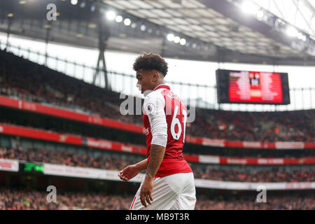 London, Großbritannien. 8 Apr, 2018. Reiss Nelson von Arsenal an schaut. Premier League match, Arsenal v Southampton im Emirates Stadium in London am Sonntag, den 8. April 2018. Dieses Bild dürfen nur für redaktionelle Zwecke verwendet werden. Nur die redaktionelle Nutzung, eine Lizenz für die gewerbliche Nutzung erforderlich. Keine Verwendung in Wetten, Spiele oder einer einzelnen Verein/Liga/player Publikationen. pic von Kieran Clarke/Andrew Orchard sport Fotografie/Alamy leben Nachrichten Stockfoto