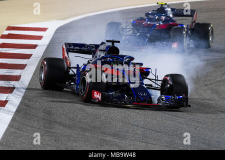 Sakhir, Bahrain. 08 Apr, 2018. Motorsport: FIA Formel Eins-Weltmeisterschaft 2018, Grand Prix von Bahrain, #28 Brendon Hartley (NZL Toro Rosso Ferrari), | Nutzung der weltweiten Kredit: dpa/Alamy leben Nachrichten Stockfoto