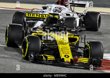 Sakhir, Bahrain. 08 Apr, 2018. Motorsport: FIA Formel Eins-Weltmeisterschaft 2018, Grand Prix von Bahrain, #27 Nico Hülkenberg (Renault Sport F1 Team), | Verwendung der weltweiten Kredit: dpa/Alamy leben Nachrichten Stockfoto