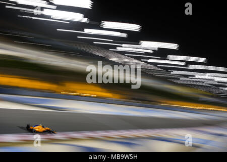 Sakhir, Bahrain. 08 Apr, 2018. VANDOORNE Stoffel (Bel), McLaren Renault MCL33, Maßnahmen während 2018 Formel 1 FIA-Weltmeisterschaft, Bahrain Grand Prix | Verwendung der weltweiten Kredit: dpa/Alamy leben Nachrichten Stockfoto