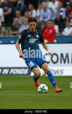 08 April 2018, Deutschland, Frankfurt/Main: Fussball, Bundesliga, Eintracht Frankfurt gegen 1899 Hoffenheim in der Commerzbank-Arena. Von 1899 Hoffenheim Nico Schulz. Foto: Thomas Frey/dpa Stockfoto