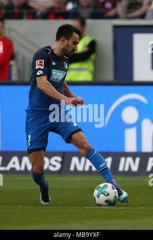 08 April 2018, Deutschland, Frankfurt/Main: Fussball, Bundesliga, Eintracht Frankfurt gegen 1899 Hoffenheim in der Commerzbank-Arena. Von 1899 Hoffenheim Lukas Rupp. Foto: Thomas Frey/dpa Stockfoto