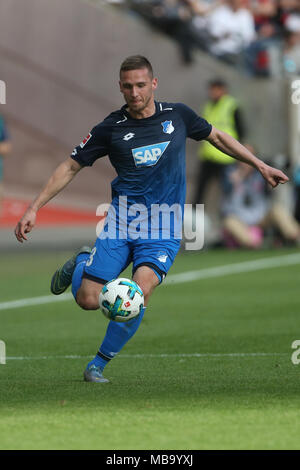 08 April 2018, Deutschland, Frankfurt/Main: Fussball, Bundesliga, Eintracht Frankfurt gegen 1899 Hoffenheim in der Commerzbank-Arena. Von 1899 Hoffenheim Pavel Kaderabek. Foto: Thomas Frey/dpa Stockfoto