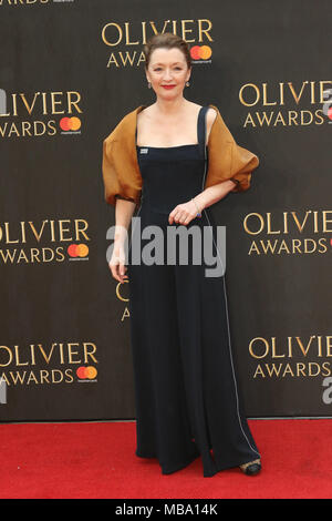 London, Großbritannien. 8. April 2018. Lesley Manville, Olivier Awards, die Royal Albert Hall, London, UK, 08. April 2018, Foto von Richard Goldschmidt Credit: Rich Gold/Alamy leben Nachrichten Stockfoto