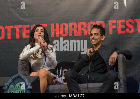 DORTMUND, Deutschland - 8 April: (L, R) Schauspieler Dana DeLorenzo & Ray Santiago (Ash vs Evil Dead), am Wochenende in der Hölle, einem Zweitägigen (April 7-8 2018) Horror-themed Fan Convention. Quelle: Markus Wissmann/Alamy leben Nachrichten Stockfoto