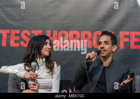 DORTMUND, Deutschland - 8 April: (L, R) Schauspieler Dana DeLorenzo & Ray Santiago (Ash vs Evil Dead), am Wochenende in der Hölle, einem Zweitägigen (April 7-8 2018) Horror-themed Fan Convention. Quelle: Markus Wissmann/Alamy leben Nachrichten Stockfoto