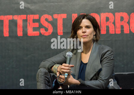 DORTMUND, Deutschland - 8 April: Schauspielerin Neve Campbell (Scream, Wild Things, Haus der Karten) am Wochenende in der Hölle, einem Zweitägigen (April 7-8 2018) Horror-themed Fan Convention. Quelle: Markus Wissmann/Alamy leben Nachrichten Stockfoto