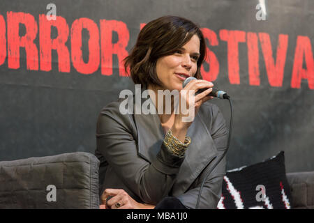 DORTMUND, Deutschland - 8 April: Schauspielerin Neve Campbell (Scream, Wild Things, Haus der Karten) am Wochenende in der Hölle, einem Zweitägigen (April 7-8 2018) Horror-themed Fan Convention. Quelle: Markus Wissmann/Alamy leben Nachrichten Stockfoto