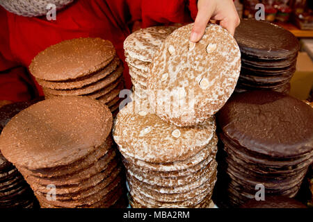 Elisen-Lebkuchen zum Verkauf an einer am Christkindlesmarkt Weihnachtsmarkt in Nürnberg, Deutschland, am 28. November 2014. | Verwendung weltweit Stockfoto