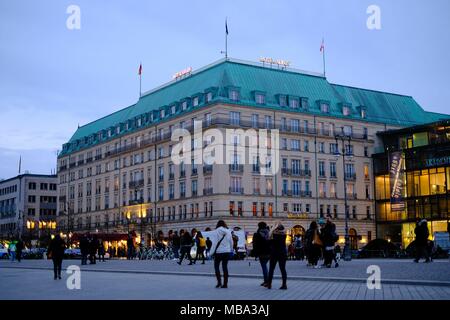 Berlin, Deutschland. 09 Mär, 2017. Das luxuriöse Hotel Adlon am Pariser Platz in Berlin, Deutschland. Foto: M. C. Hurek | Verwendung der weltweiten Kredit: dpa/Alamy leben Nachrichten Stockfoto