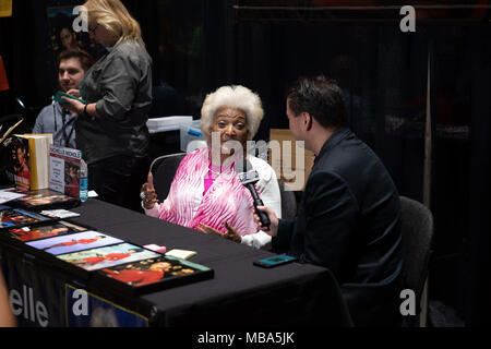 San Jose, Kalifornien, USA. 7 Apr, 2018. Star Trek Schauspielerin Nichelle Nichols spricht an der Silicon Valley Comic Con 2018 Am 7. April 2018 in San Jose, Kalifornien Credit: Greg Chow/ZUMA Draht/Alamy leben Nachrichten Stockfoto