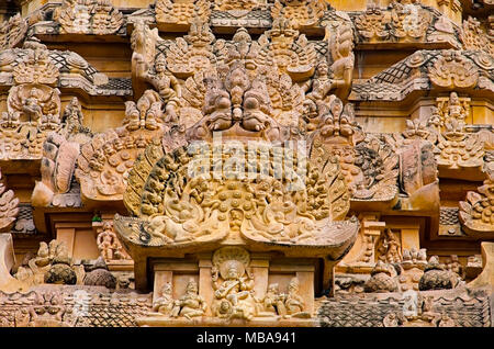 Geschnitzte Götzen in Gangaikondacholapuram Tempel. Thanjavur, Tamil Nadu, Indien. Shiva Tempel hat den größten Lingam in Südindien. Es wurde die Hauptstadt o Stockfoto