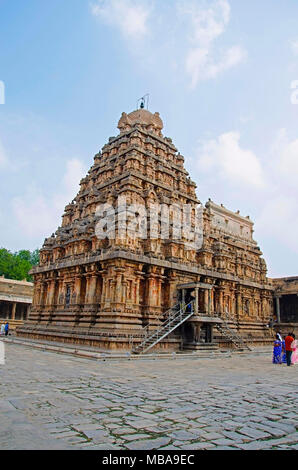 Holzskulpturen, Tempel, Darasuram Airavatesvara, in der Nähe von Kumbakonam, Tamil Nadu, Indien. Hindu Shiva Tempel tamilischer Architektur ein, die von Rajaraja Chola II in gebaut Stockfoto