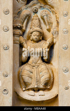 Geschnitztes Idol an der Außenwand des Kanchi-Kailasanathar-Tempels, Kanchipuram, Tamil Nadu, Indien. Ältester Hindu-Shiva-Tempel Stockfoto