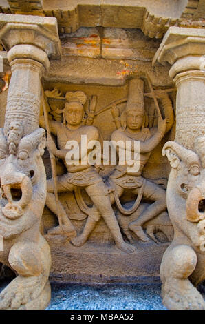 Geschnitztes Idol an der Innenwand des Kanchi-Kailasanathar-Tempels, Kanchipuram, Tamil Nadu, Indien. Ältester Hindu-Shiva-Tempel Stockfoto