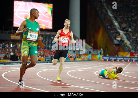 Wales' Rhys Jones (Mitte) endet 7. Bei den Herren T38 100 m-Finale bei den Carrara Stadion bei Tag fünf der Commonwealth Games 2018 in der Gold Coast, Australien. Stockfoto