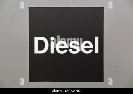 Diesel Schild an einer Tankstelle Stockfoto