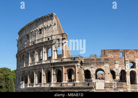 Das Kolosseum oder Coliseum, auch als das flavische Amphitheater oder Colosseo bekannt, ist eine ovale Amphitheater, dem größten der Welt, in der Mitte der Stockfoto