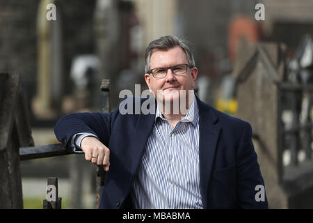 Lagan Valley DUP MP Sir Jeffrey Donaldson außerhalb Dromore Kathedrale, County Down, Nordirland. Stockfoto