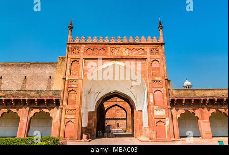 Mauern des Agra Fort. UNESCO-Weltkulturerbe in Indien Stockfoto