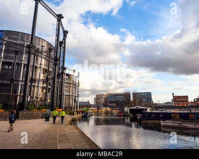 Gußeisen-Viktorianischen gasholders in King's Cross transormed in Luxus Wohnungen im Bahnhof St Pancras Schloss am Regent's Canal - London, England Stockfoto