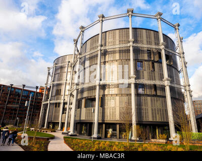 Gußeisen-Viktorianischen gasholders in King's Cross transormed in Luxus Wohnungen im Bahnhof St Pancras Schloss am Regent's Canal - London, England Stockfoto