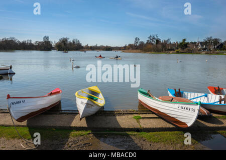 Thorpeness Meare Suffolk, Blick auf den See im Zentrum von Thorpeness Dorf bekannt als die Meare, Suffolk, England, Großbritannien. Stockfoto