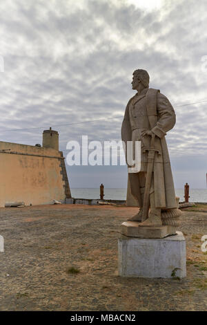 Eine von 2 Statuen außerhalb der Sao Sebastiao Fort gesehen auf der Insel Sao Tomé, historischen portugiesischen Gouverneure dieses Westafrikanischen Insel Stockfoto