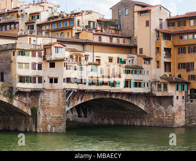 Detail eines Bogens von der berühmten Ponte Vecchio (Alte Brücke) in Florenz Stockfoto