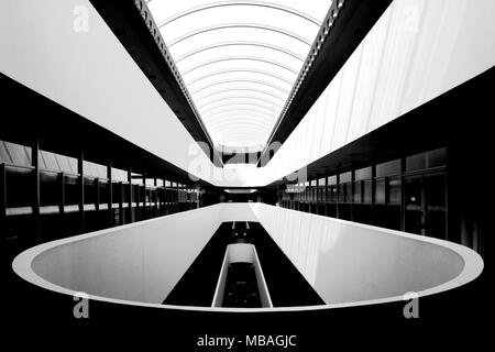 Marin County Civic Center, entworfen von Frank Lloyd Wright, gedreht in Schwarz und Weiß. Stockfoto