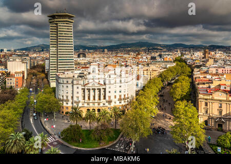 Die Skyline der Stadt und der Rambla Fußgängerzone, Barcelona, Katalonien, Spanien Stockfoto