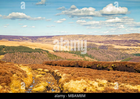 Hügel über Alport Burgen, Nationalpark Peak District, Derbyshire, England Stockfoto