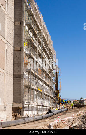 Gerüst für den Bau eines Gebäudes von Los Abrigos im Südosten der Insel Teneriffa in Spanien Stockfoto