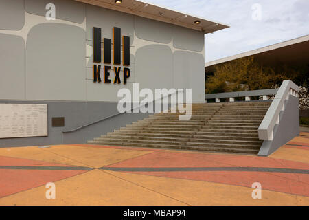 KEXP, 472 1. Avenue North, Seattle, Washington. Außenfassade eines Radiosenders und Gemeindezentrum. Stockfoto