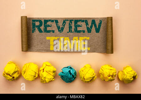 Schreiben Hinweis anzeigen überprüfen. Business foto Präsentation Auswertung Umfrage Überprüfung Analyse Checkup Inspektion Revision Pappe Papier geschrieben Stockfoto